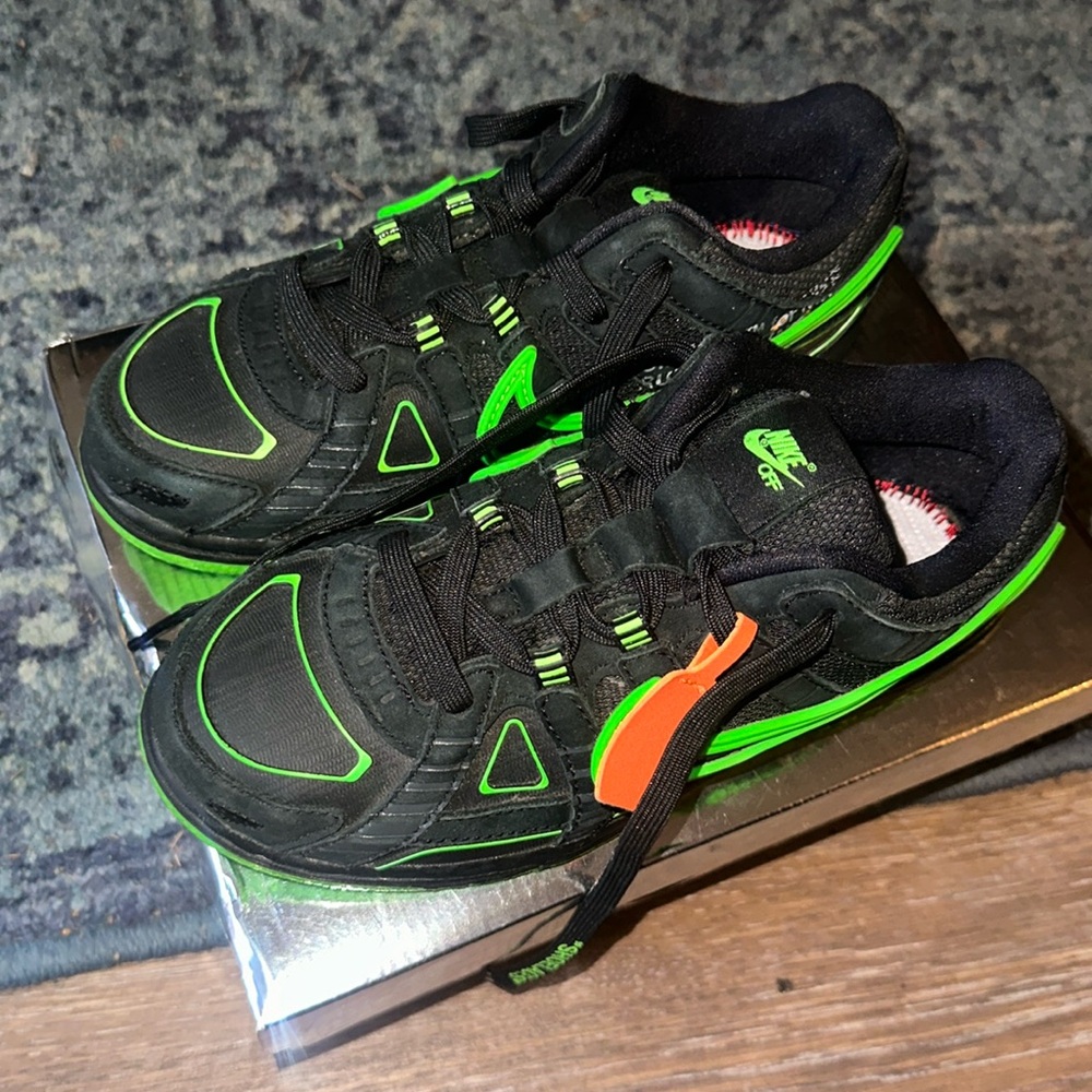 Black and green kids Nike off white sneakers size2